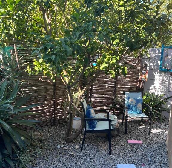 פנסיון Bougain Villa Self Catering ,darling