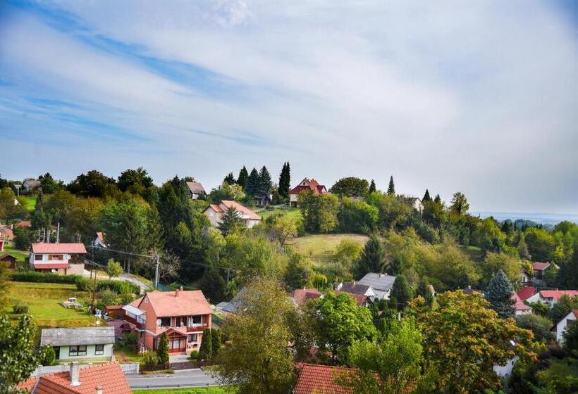 بنسيون Mokus Vendeghaz