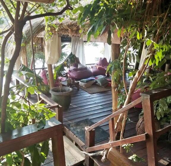 פנסיון Tanjungan