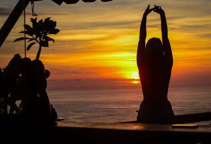 Albergue Explorer   Hostel