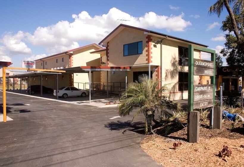 Queensport Tavern And Motel
