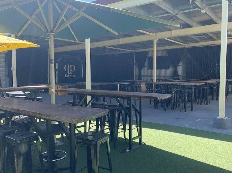 Queensport Tavern And Motel