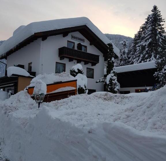 Tattoo Pension Mit Restaurant Und Tattoo Studio