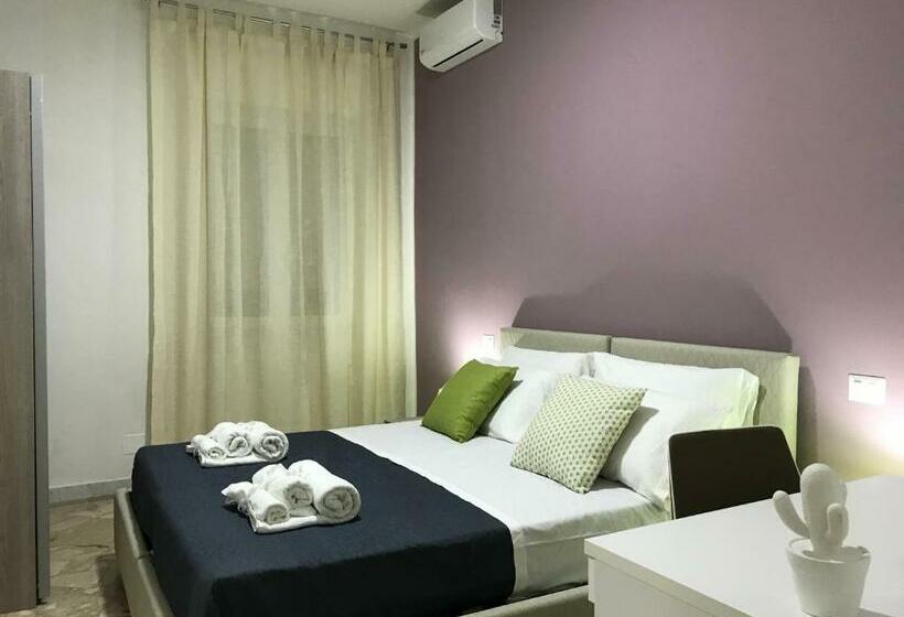 تختخواب و صبحانه La Residenza Apartment
