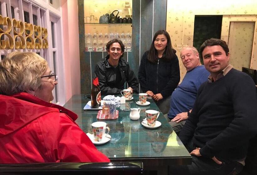 تختخواب و صبحانه Magnolia Residency