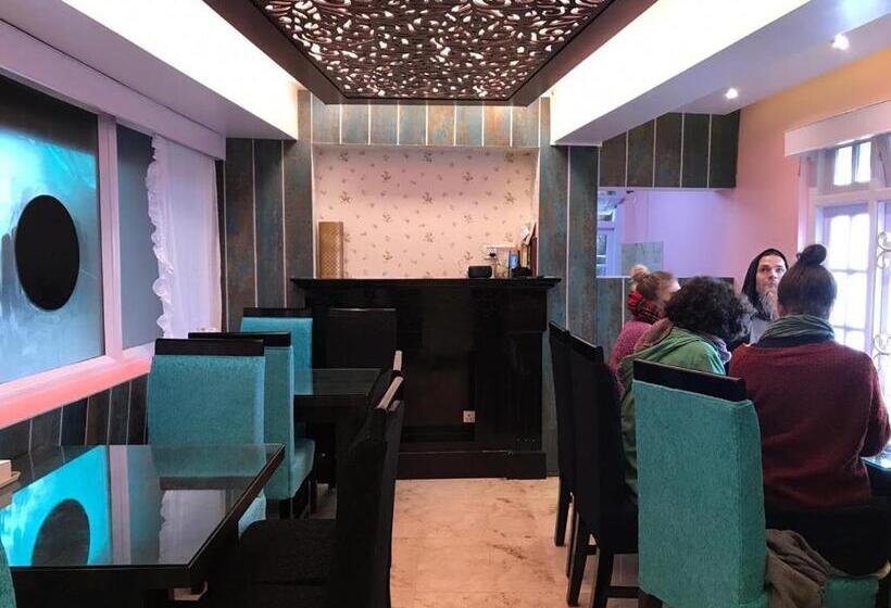 تختخواب و صبحانه Magnolia Residency