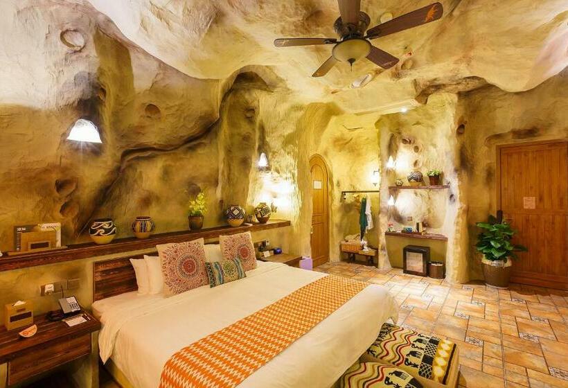 Отель Dinoman Club