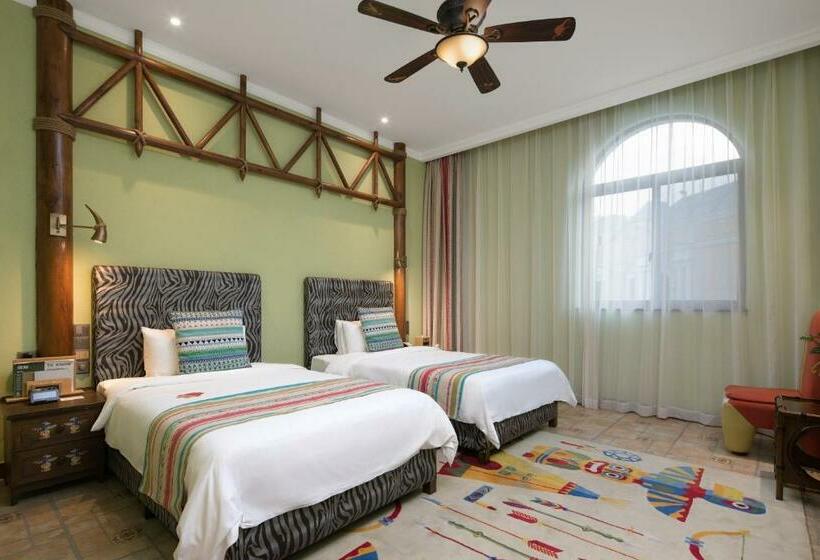 Отель Dinoman Club