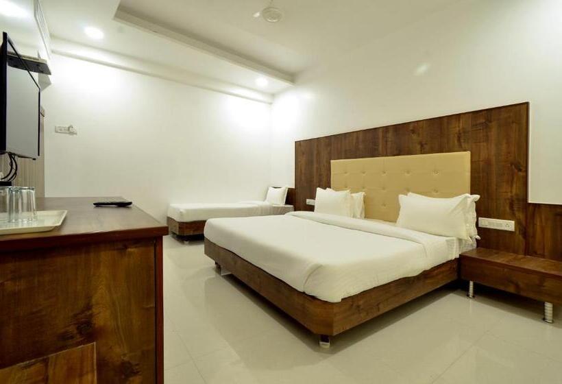 فندق Dwarka Park