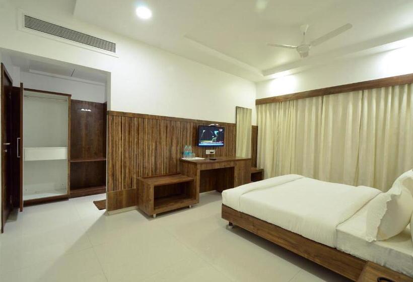 فندق Dwarka Park