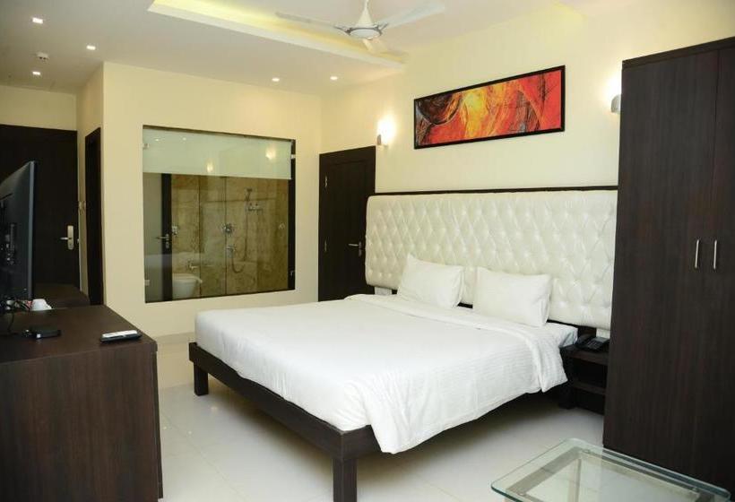 호텔 Krishna Beach Resort