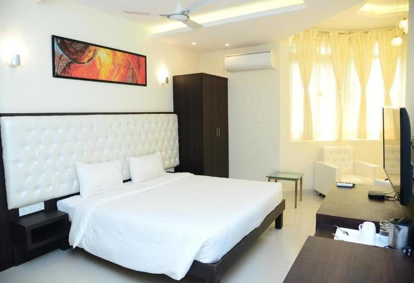 호텔 Krishna Beach Resort