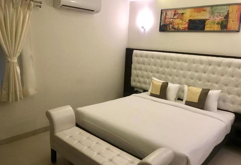 호텔 Krishna Beach Resort