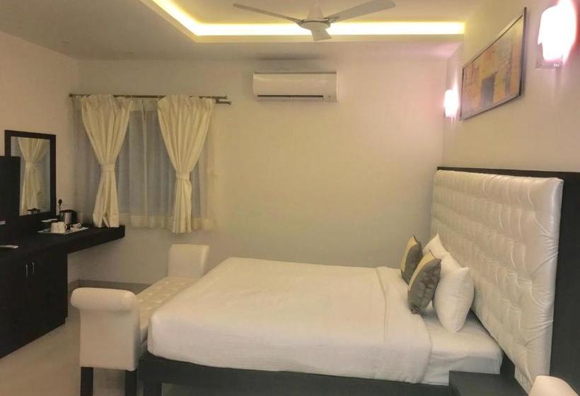 호텔 Krishna Beach Resort