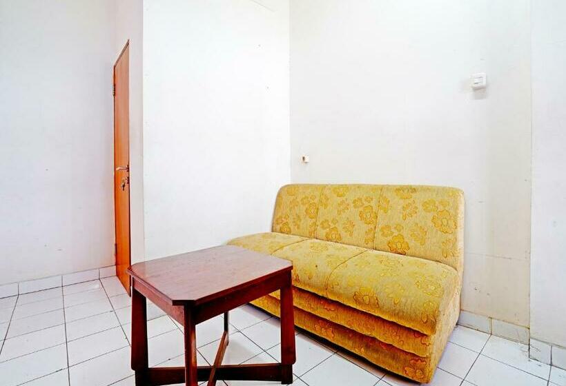 هتل Oyo Life 2388 Kost Teratai