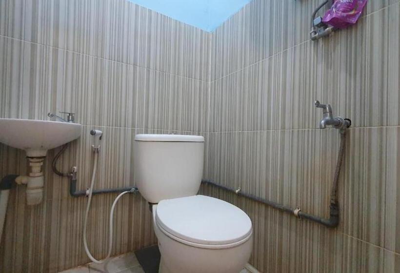 Отель Reddoorz Syariah At Demasto Homestay Jember