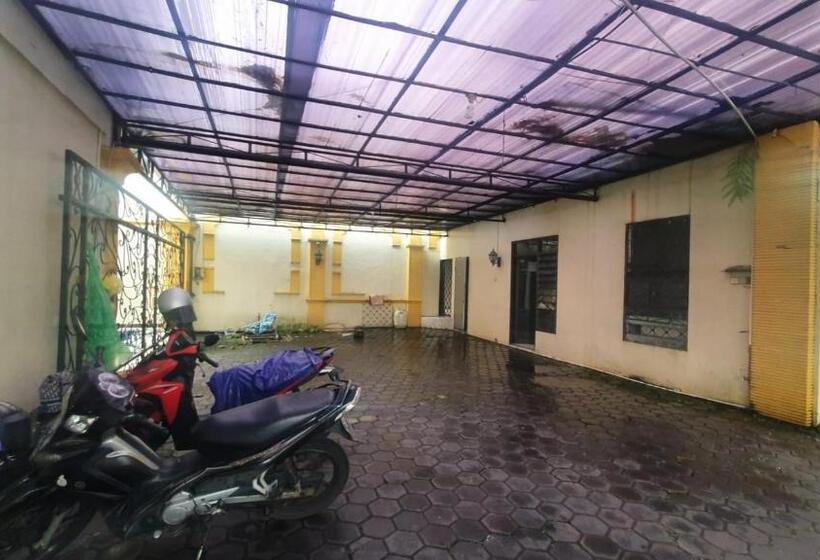 Отель Reddoorz Syariah At Demasto Homestay Jember