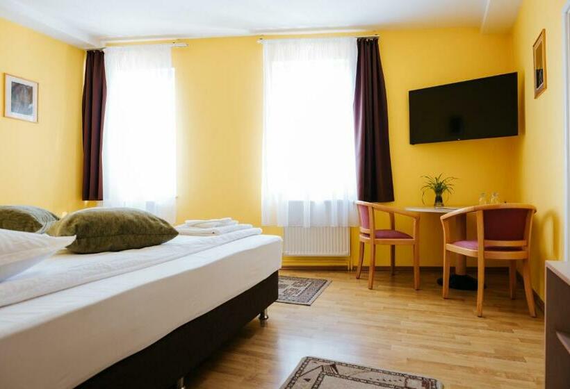 Lázár Pension & Restaurant