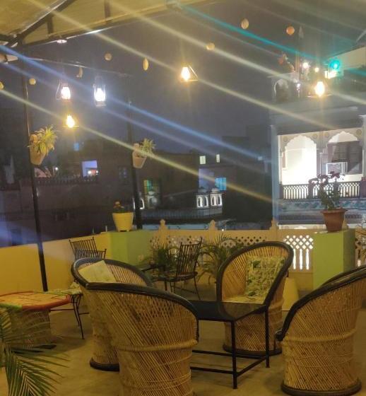 بنسيون Madhav Guest House