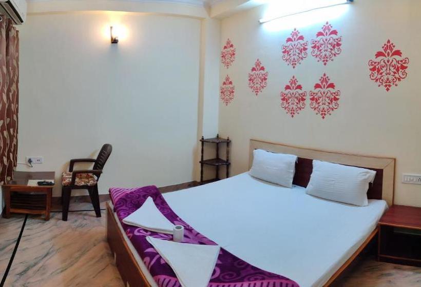 بنسيون Madhav Guest House