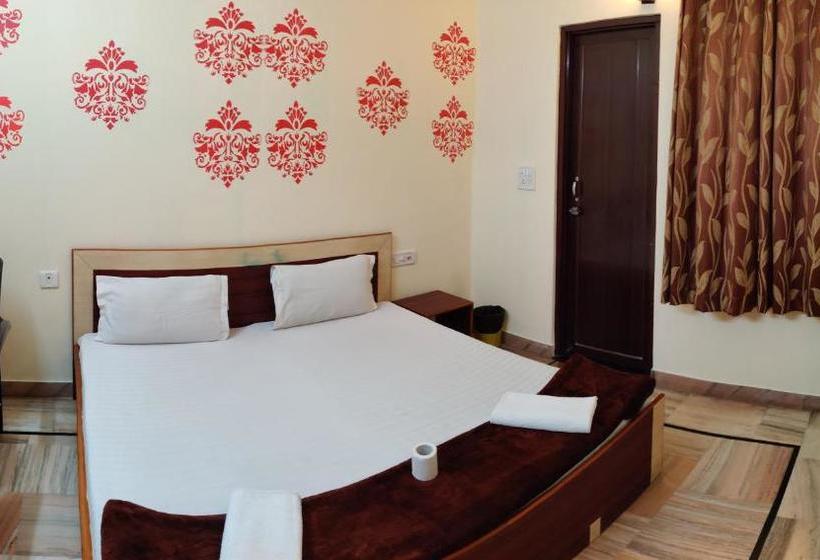 بنسيون Madhav Guest House