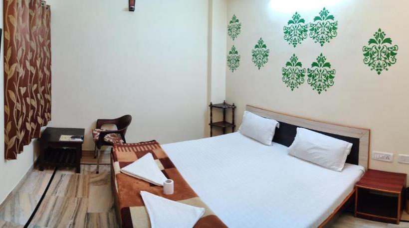 بنسيون Madhav Guest House