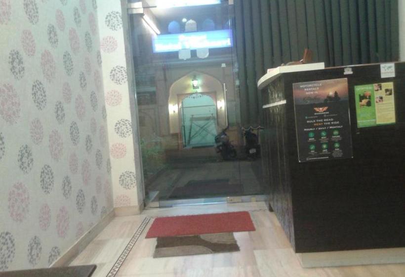 بنسيون Madhav Guest House