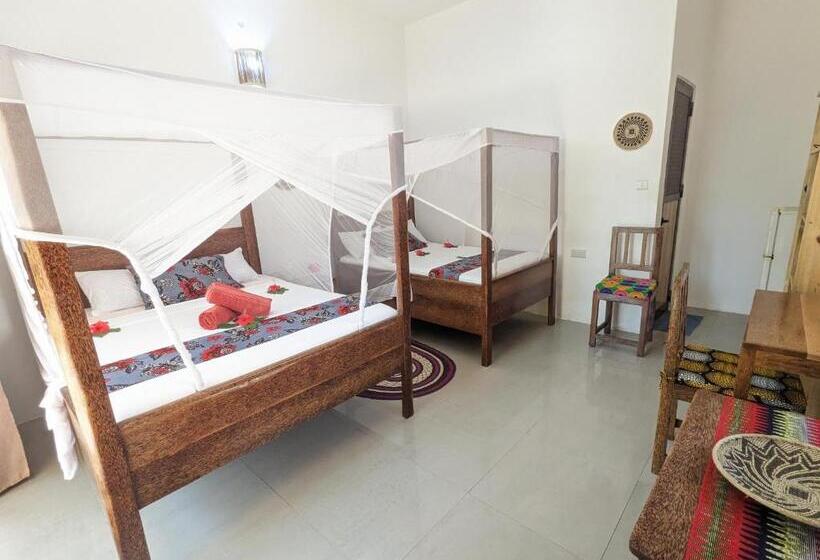 פנסיון Mkadi Beach House