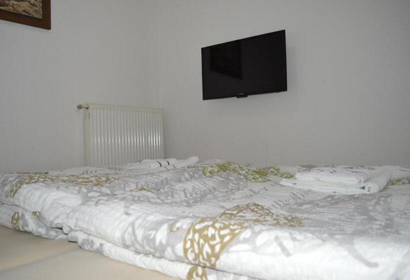 ペンション Rooms Aračić