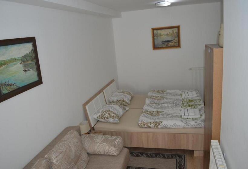 ペンション Rooms Aračić