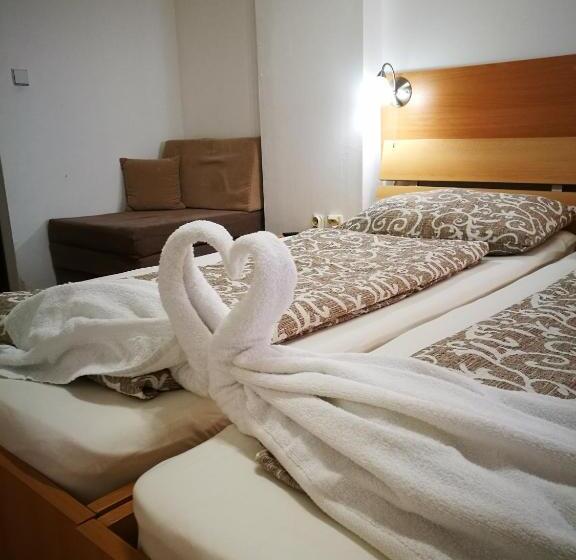 ペンション Rooms Aračić