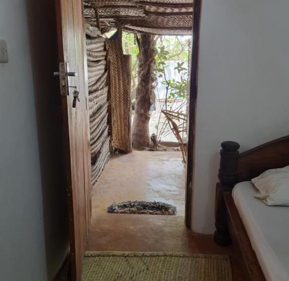 פנסיון Sunny House Paje