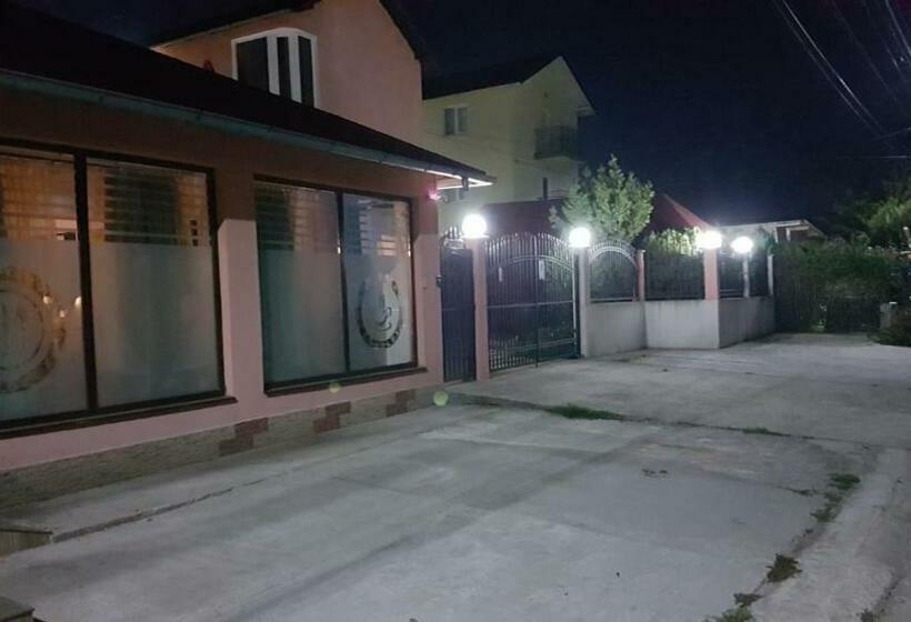 פנסיון Vila Dora