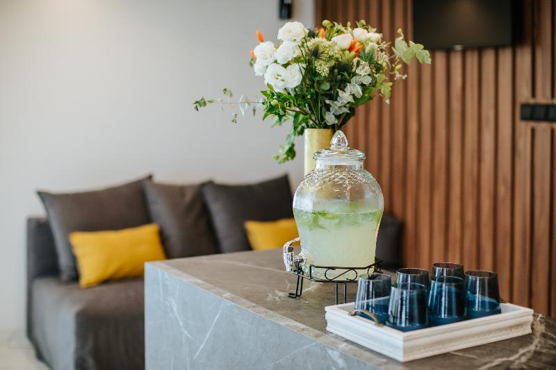 Отель Alonia Apts