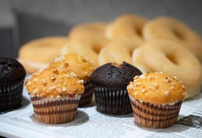 هتل Catalonia El Retiro