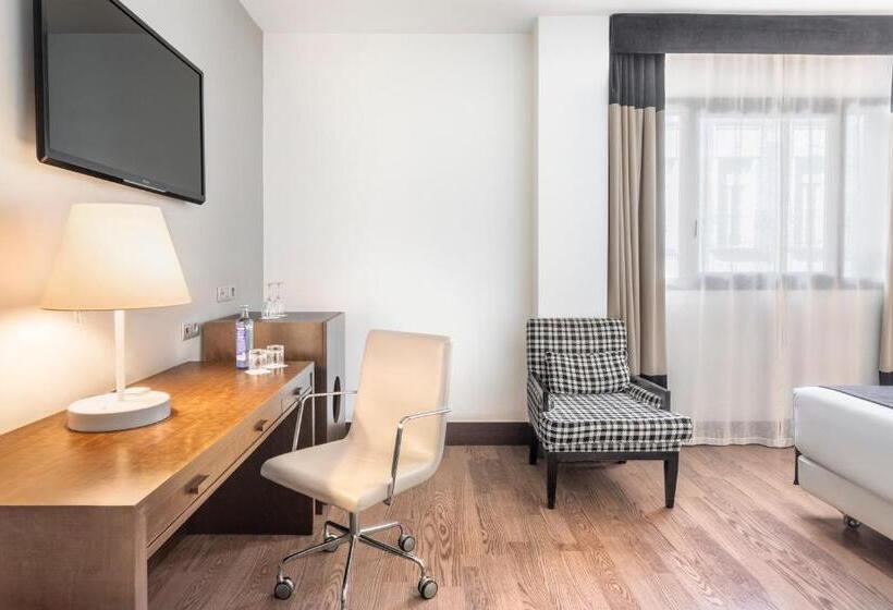 هتل Catalonia El Retiro