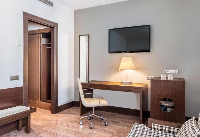 هتل Catalonia El Retiro