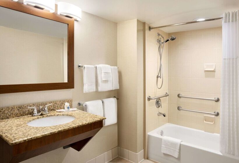 فندق Comfort Inn & Suites Presidential