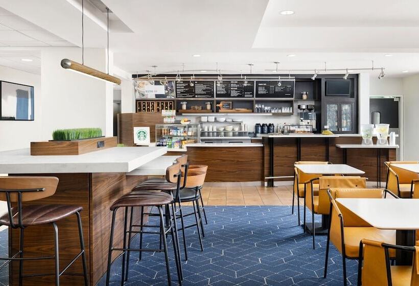 فندق Courtyard By Marriott Concord