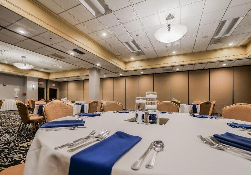 فندق Crowne Plaza Cleveland Airport, An Ihg