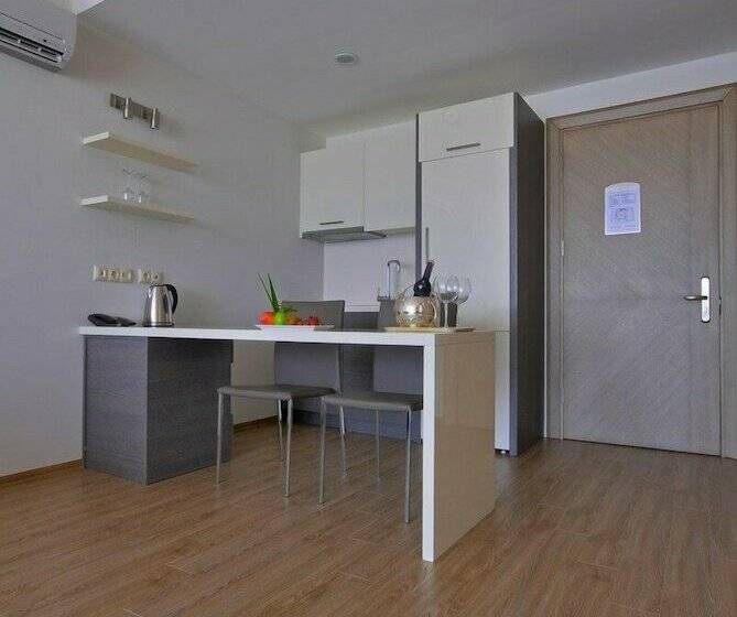 فندق Delmar Suites & Residence