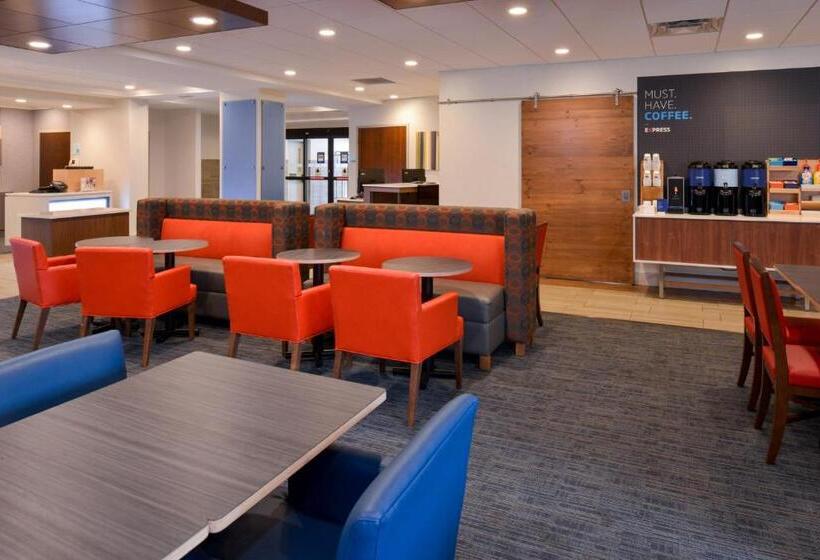 Holiday Inn Express Hotel & Suites Indianapolis Dtn Conv Ctr, An Ihg