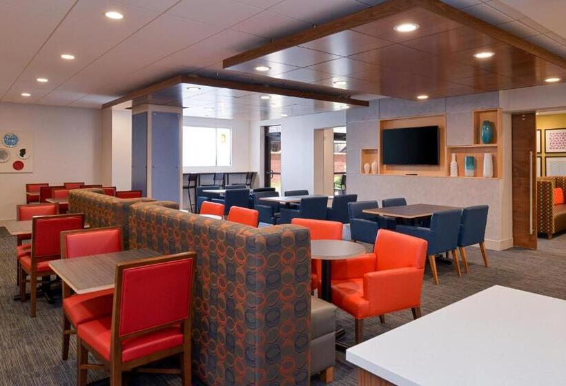 Holiday Inn Express Hotel & Suites Indianapolis Dtn Conv Ctr, An Ihg