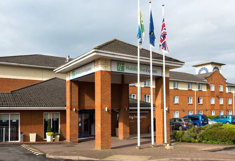 בית מלון כפרי Holiday Inn Express Gloucester   South, An Ihg