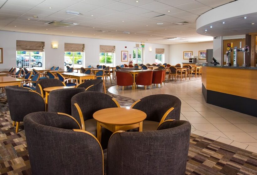 בית מלון כפרי Holiday Inn Express Gloucester   South, An Ihg