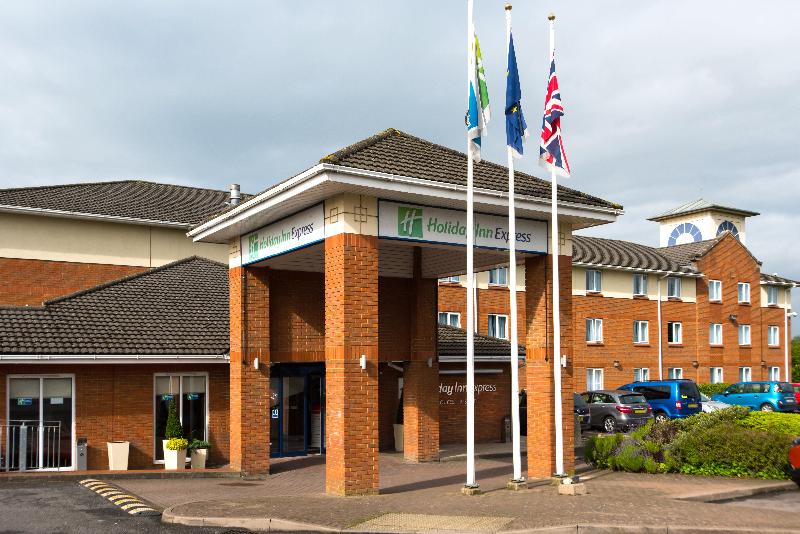 בית מלון כפרי Holiday Inn Express Gloucester   South, An Ihg