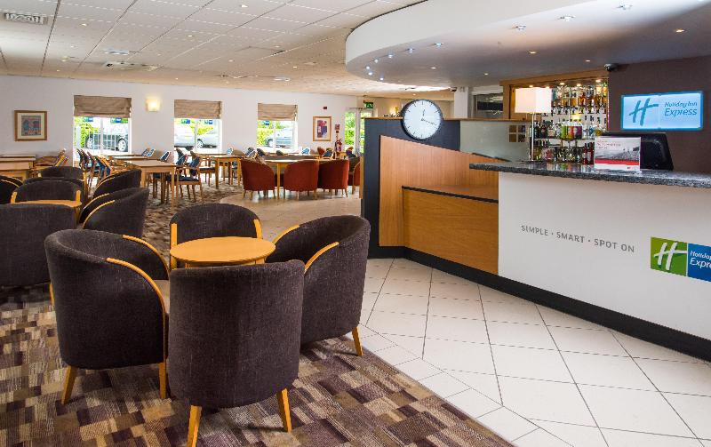 בית מלון כפרי Holiday Inn Express Gloucester   South, An Ihg