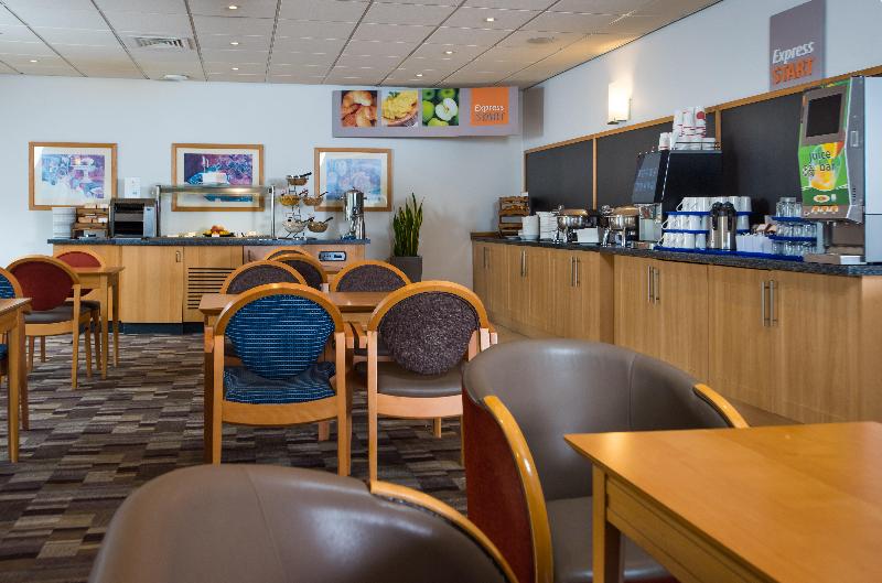 בית מלון כפרי Holiday Inn Express Gloucester   South, An Ihg