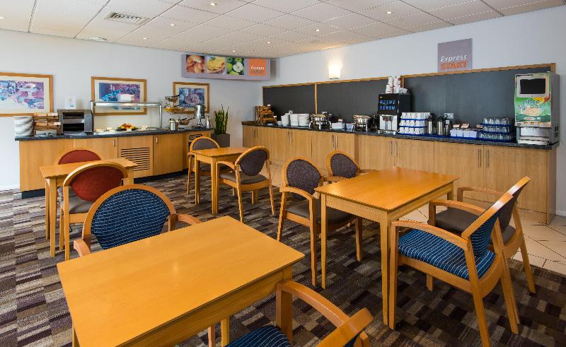 בית מלון כפרי Holiday Inn Express Gloucester   South, An Ihg