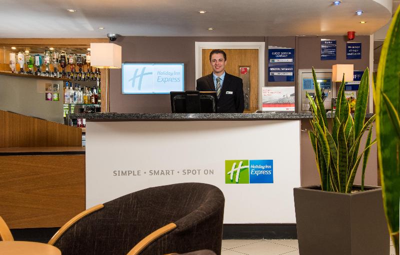 בית מלון כפרי Holiday Inn Express Gloucester   South, An Ihg